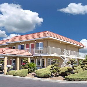 Days Inn By Wyndham Turlock